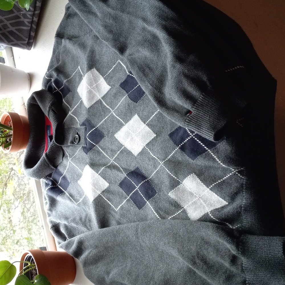 Tommy Hilfiger Men's Sweater, XLarge, Gray with Argyle pattern